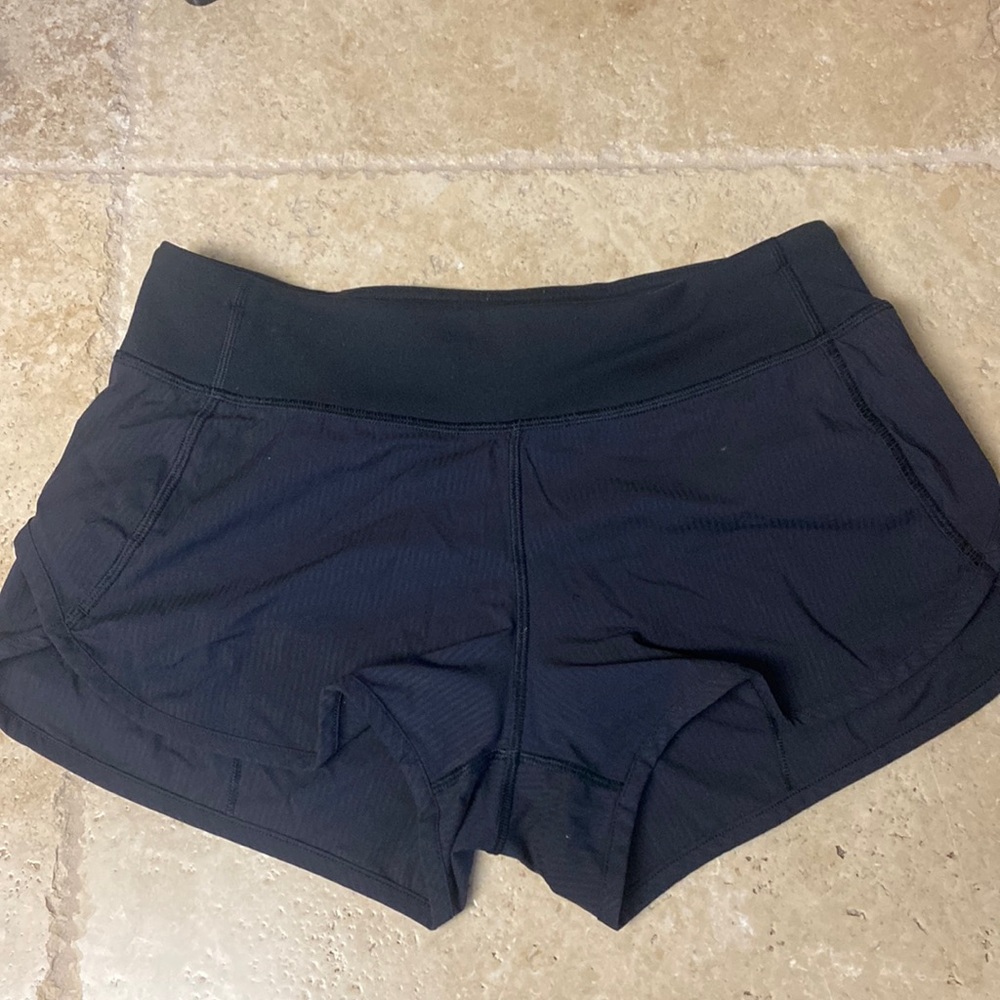 Ivivva by LuLuLemon Kids size 14 black 2.5” short